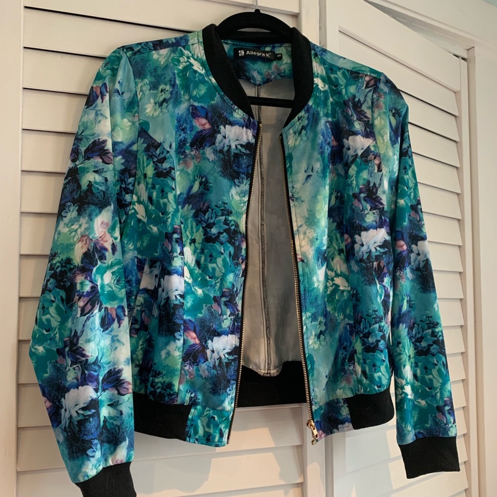 Beautiful and vibrant bomber jacket! Size small